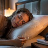 Warum Sie niemals mit nassen Haaren schlafen gehen sollten